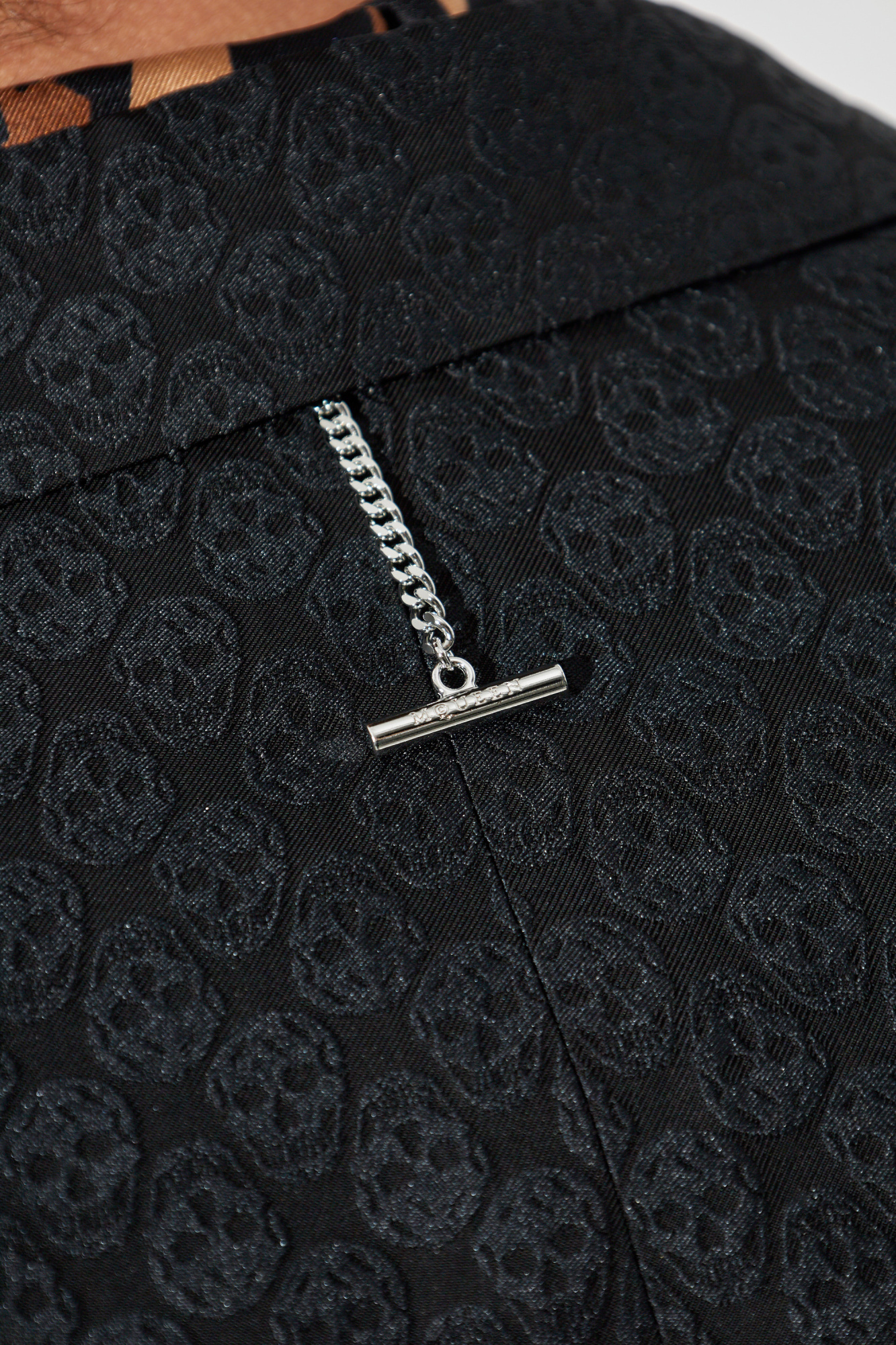 Q子様 Black Blazer with a distinctive skull motif Alexander